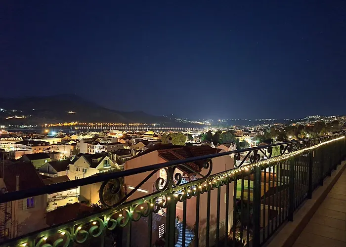 Primrose Apartment *